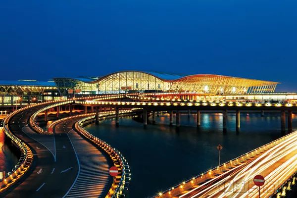 全球最大上海浦东机场卫星厅启用
