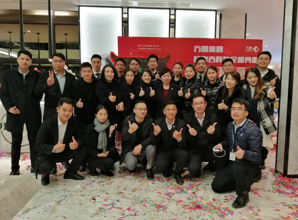 "奇迹之夜"李奕顺和团队合影留念