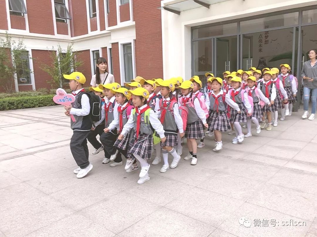 踏步轻歌秋风扬 飒爽英姿少年强--记宿苏外最