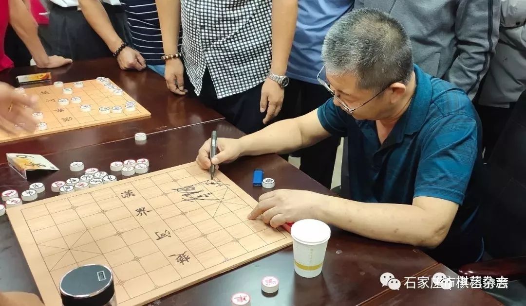 特级大师李来群精彩车轮表演石家庄市老年人象棋赛圆满落幕