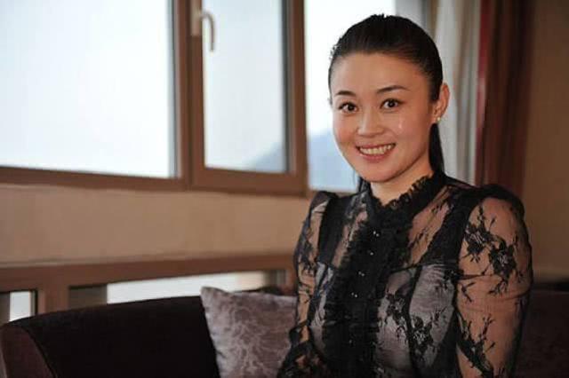 赵本山美女徒弟关婷娜早期表演视频曝光:一身质朴打扮神似马伊琍_传媒