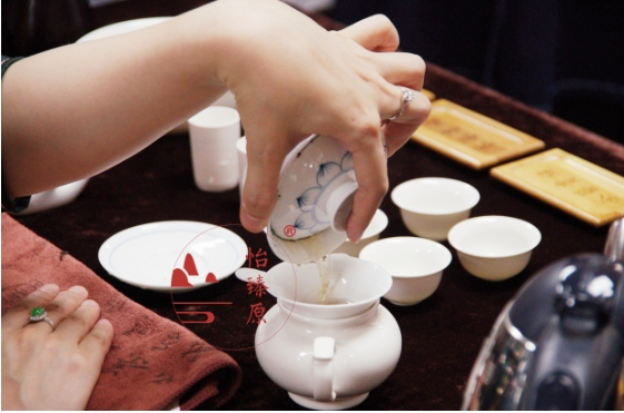 何为伴侣柴米油盐酱醋茶完整版 0d1d29a2f48648519e6274ea9e07e654.png