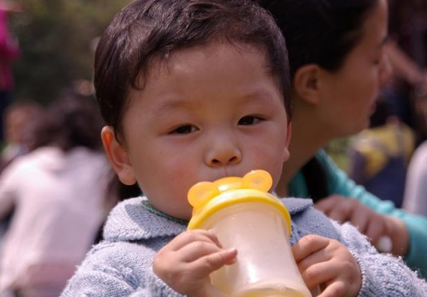 [樱桃育儿经]儿科主任：脾胃差的孩子，容易积食生病，这东西再贵也得给娃喝点