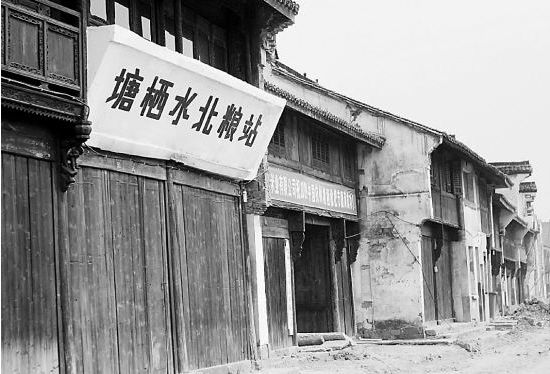 水北粮站上世纪90年代,在大学教书之余,他常会在大街小巷寻访老房子.