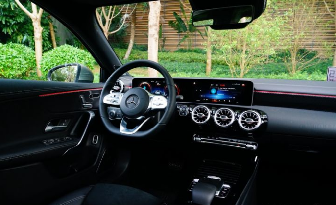 最便宜的奔驰多少块 12e9319f080949b1bc0020f8922e1219.png