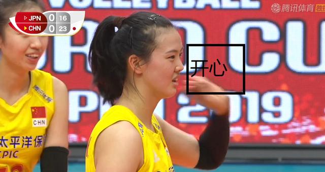 女排横扫日本张常宁打哭石井第三局谁注意郎导单独指点张常宁