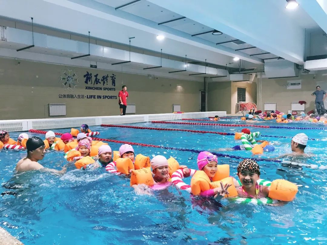 【新生课程】游泳初体验,快乐新课堂