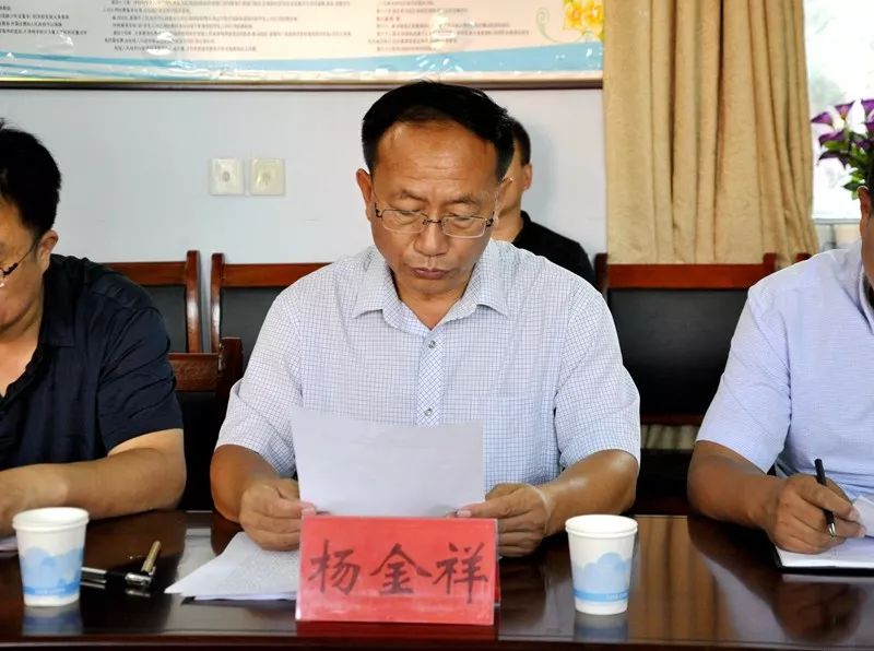 座谈会上,县教育体育局主任科员杨金祥汇报了我县中小学校体育教育