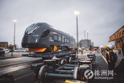 中国出口欧盟首个动车组运抵捷克