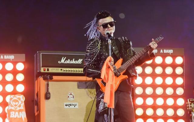 马云演绎摇滚风,上台唱《怒放的生命》,网友表示可以开演唱会了