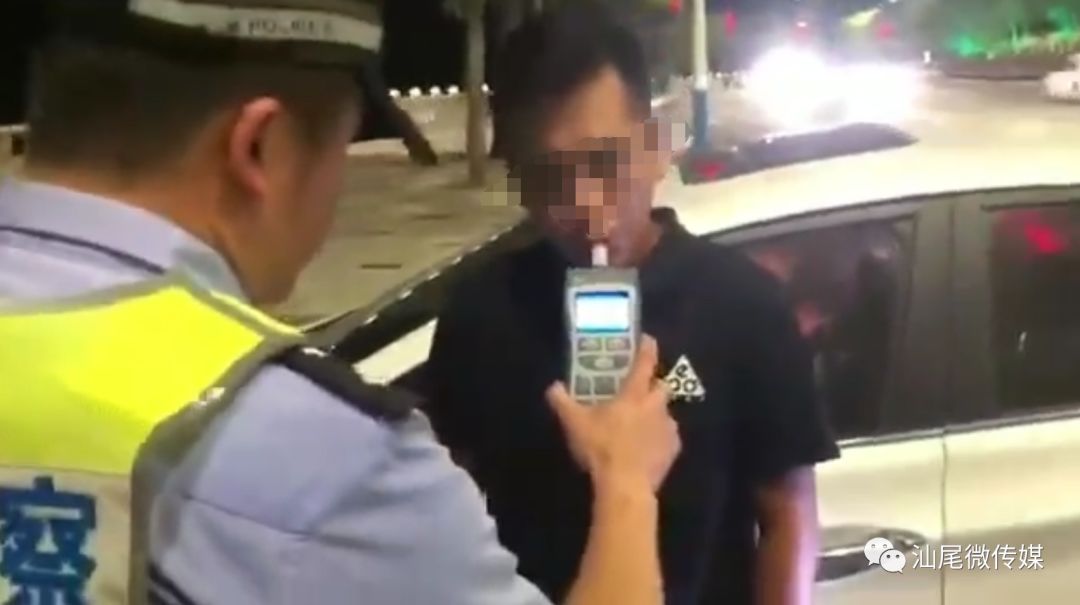 十三哥直播被警察抓 30b62f842e4e4d0a85abf4b876277ff6.jpeg