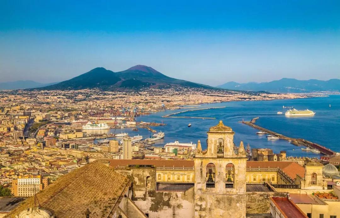 那不勒斯最重要的节庆活动之一,风光绮丽,是地中海最著名的风景胜地之