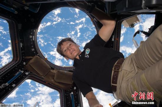 空间站美国宇航员夜间被叫醒：快挽救实验成果！