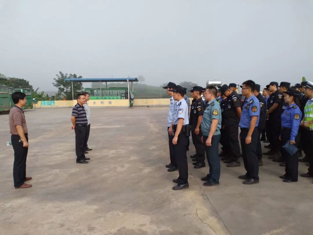 图为:邕宁区区委政法委组织南宁市交警三大队,邕宁区交通,城管,经信