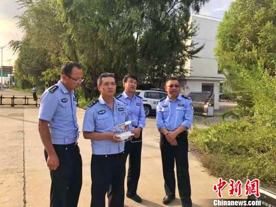 青海高速交警首次启用无人机巡逻