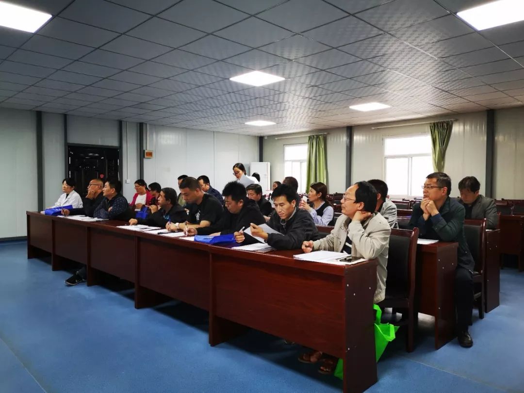 推动人口管理方面的问题_世界人口问题素材图