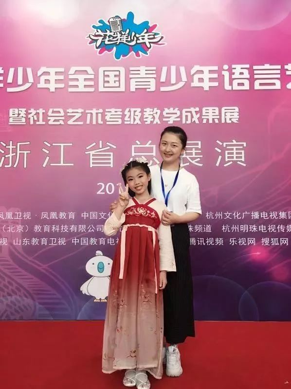 作为区青少年宫推选的小选手,应雅婷同学从海选到复赛,在紧张激烈的