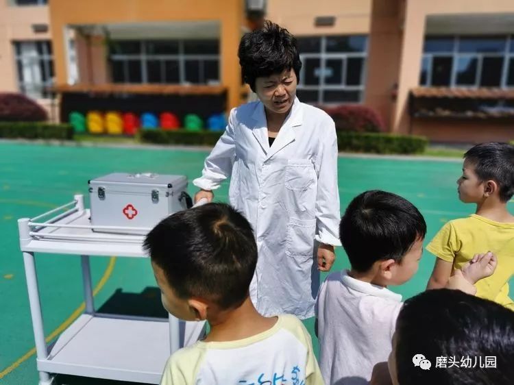 小朋友上幼儿园一直跟着老师 727e7e86f5324af883e434deb12e74ca.jpeg