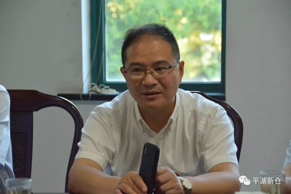 最后,张国跃书记就新仓镇当前面临的形势和经济社会发展状况作了讲话.