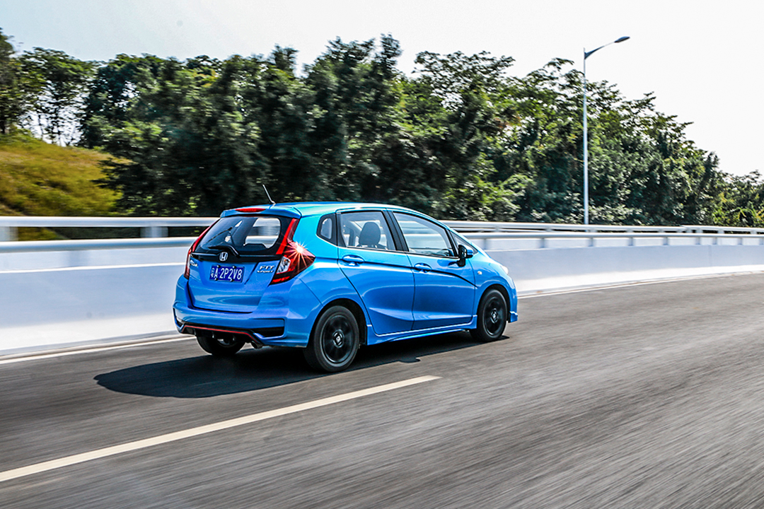 秒天秒地秒空气,10几万预算还是这几款车够快