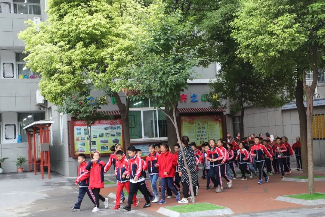 襄阳市荆州街小学开展九一八纪念活动