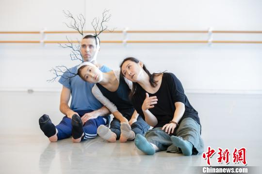 美国休斯敦芭蕾舞团50周年庆中国编舞师受邀创作现代舞