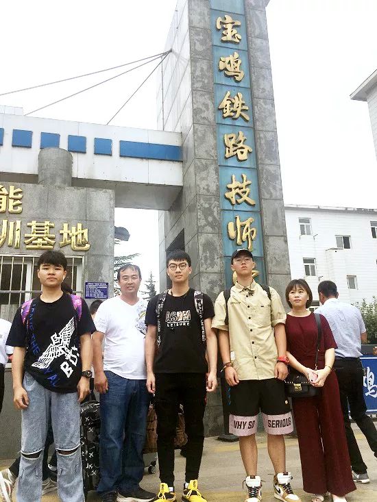9月16日,供电和站务岗学生到湖南铁路科技职业技术学院报到▼往届杭州