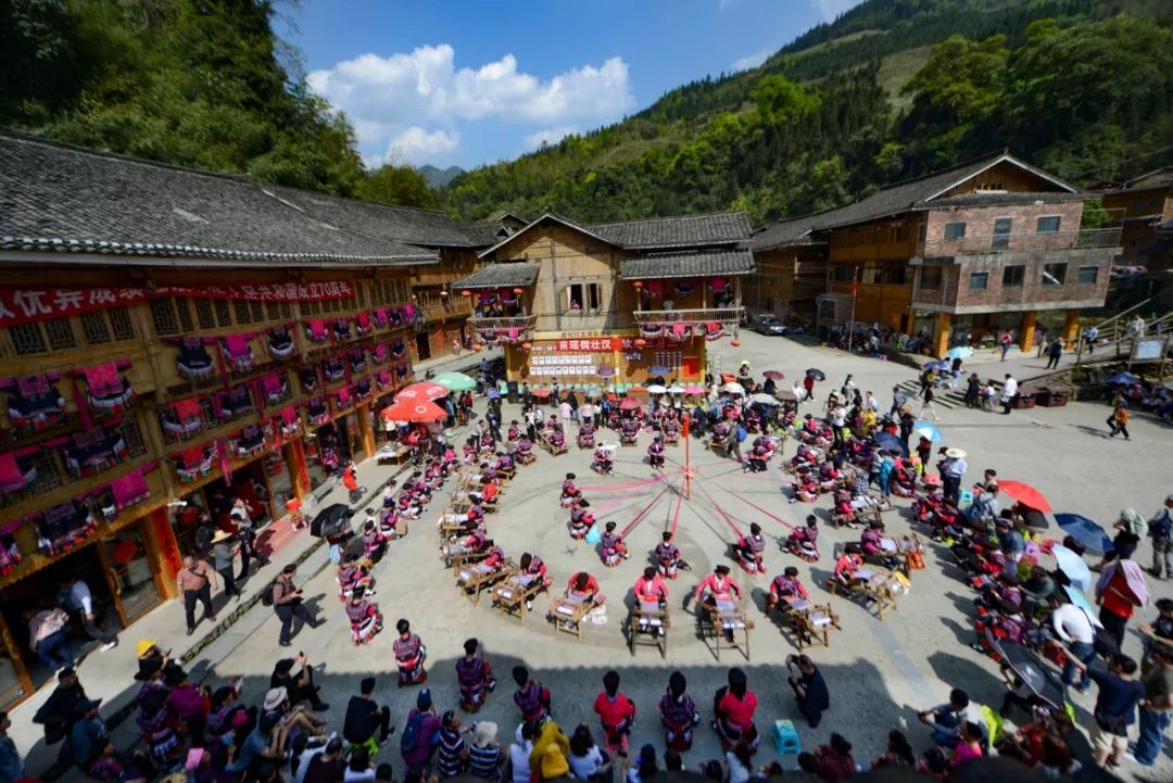 幸福村寨黄洛瑶寨三怪变三宝