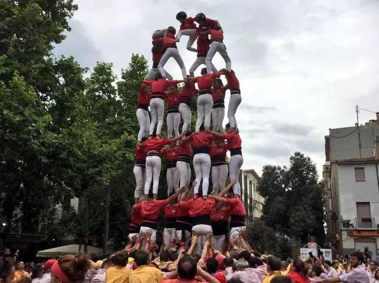 魔鬼烟火,巨人游行,叠人塔…9月底的圣梅尔塞节,一键点击游玩指南