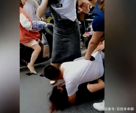 男人扒女人的内衣_内衣性感女人(2)