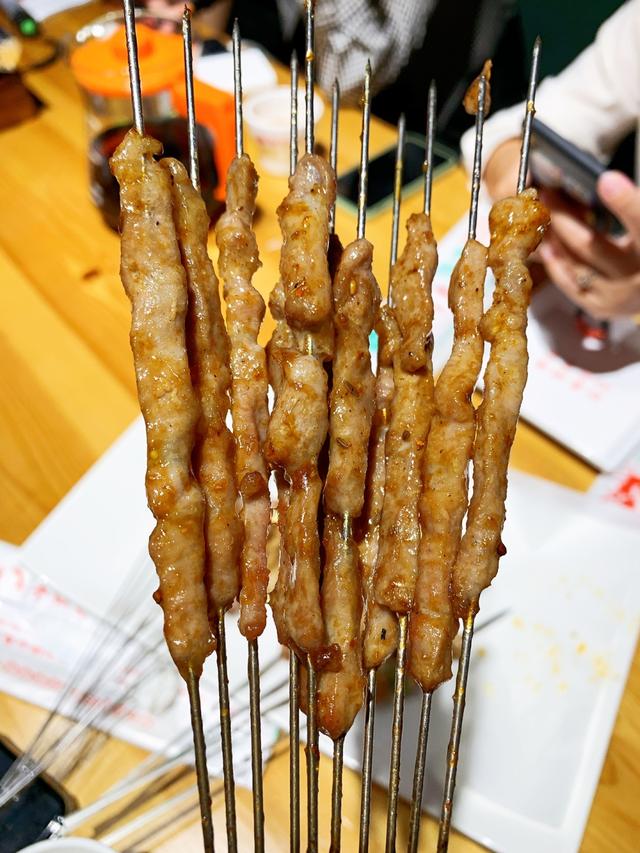 点。超多烧烤串子等你撸一撸新疆红柳大块羊肉吊炉鸡手烤肥肠灯火小梅肉酱油筋黑胡椒梅肉串黑胡椒梅肉麻辣串