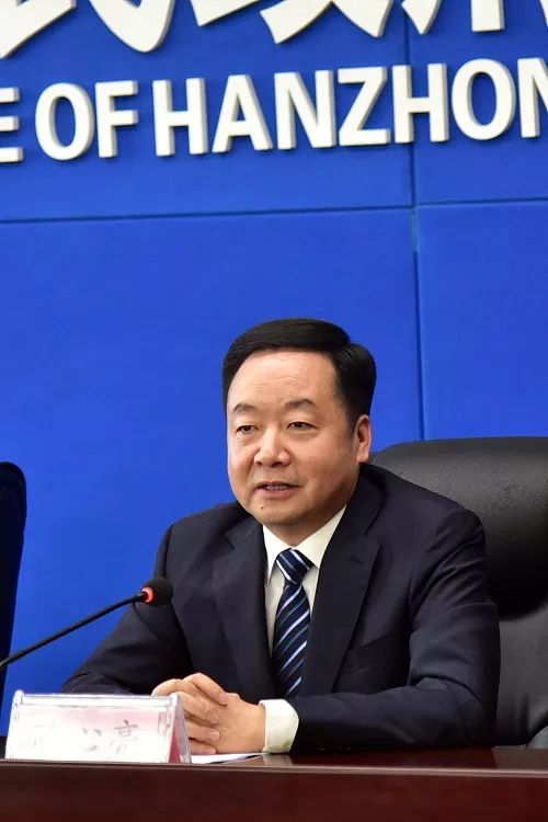 人均gdp才是硬道理_发展才是硬道理图片(2)