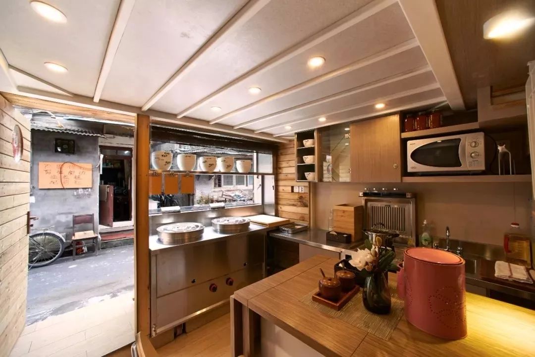 11㎡蜗居四口人,设计师爆改上海市中心鸽子房