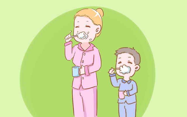 「蘑菇老师」原创三岁孩子氟中毒和牙膏有关？牙膏并非多挤点好，这个量才符合标准