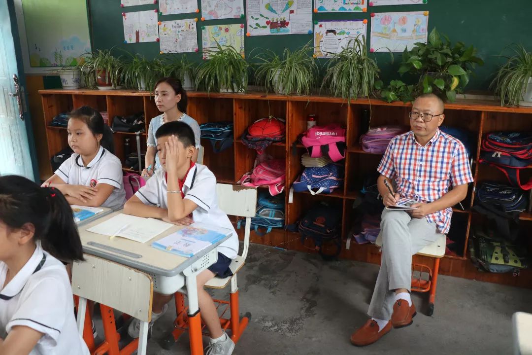 屏南镇小到八都镇瀑云小学再到塔石小学谈起自己的从教生涯他说当小学