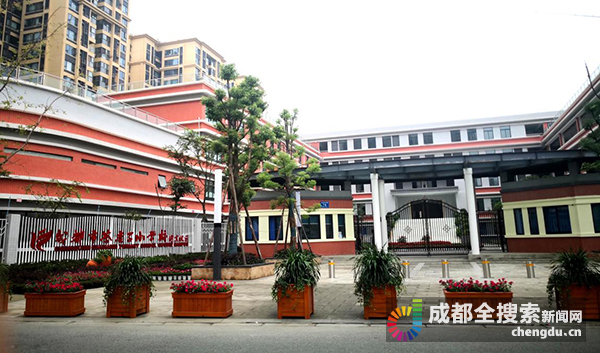 成都派发教育大礼包新学期全市新增156所学校