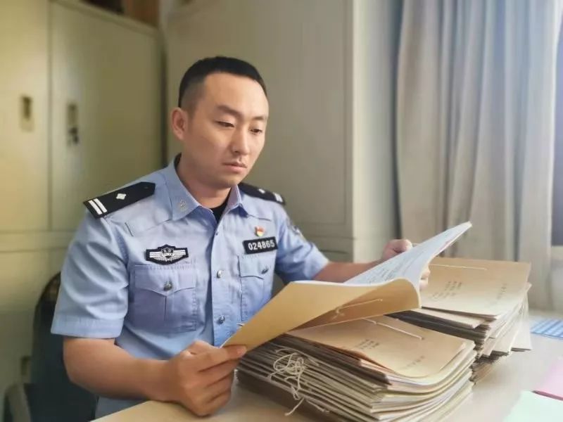 为深入落实受案立案改革,牟铁柱作为业务骨干,充分发挥自身业务过硬