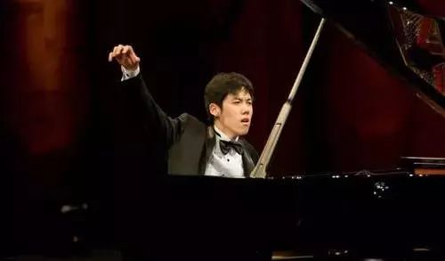 音乐会现场直播完整版 6f92a47e100e4fddb7434a8a3df012ba.jpeg