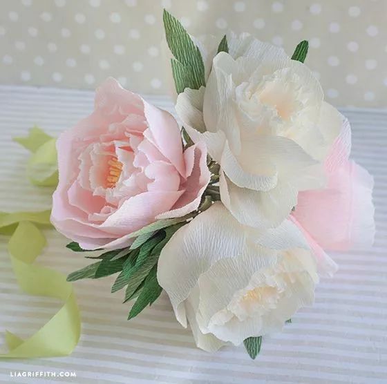 不会养花？不如 DIY 一朵朵纸艺花，最美丽的 6 款皱纹纸花 （附教程）