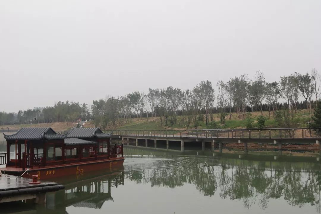 地域开阔,环境优美,空气清新,牤牛河历史文化公园成为了霸州市民休闲