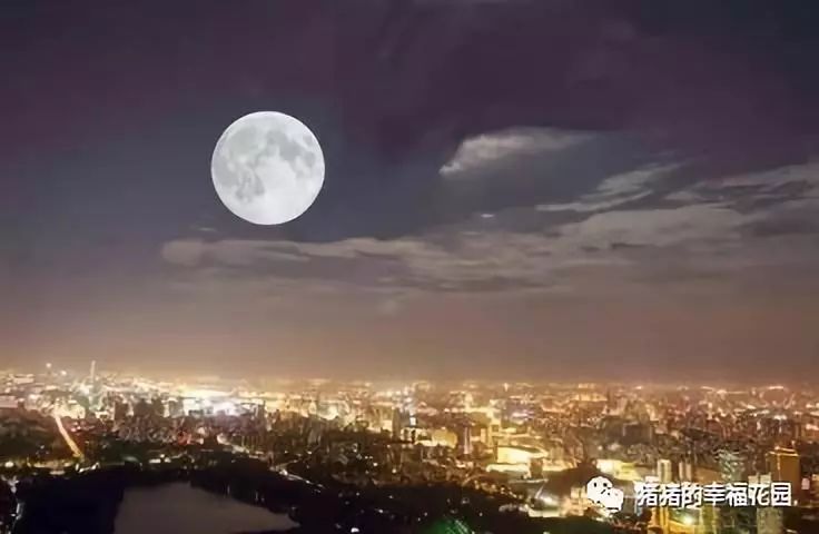 蓝字,关注公                 文/郭佳禄 中秋月夜, 皓月千里, 团圆