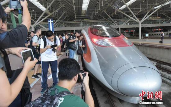 香港高铁8月日均客量37623人次跌幅达36%