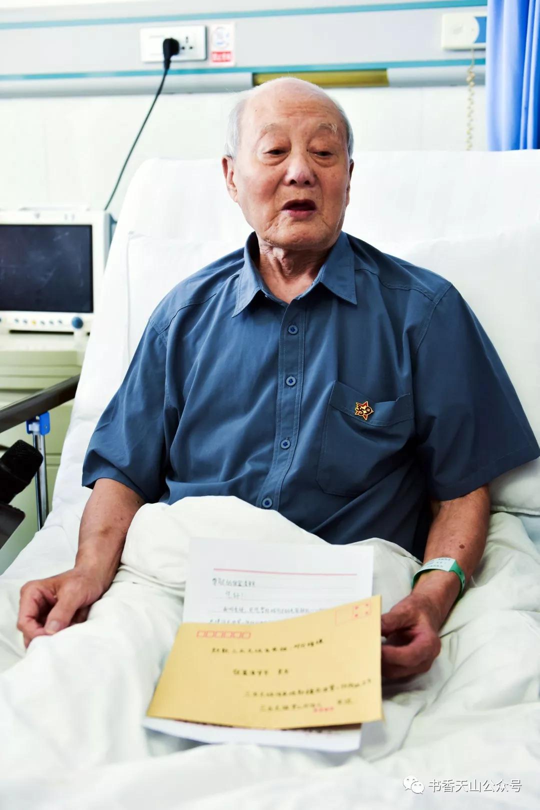 张富清老英雄向359旅传人们提出希望和要求