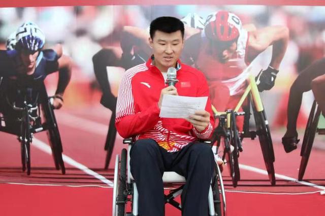 中国残疾人体育风采摄影展在上海诺宝艺术馆举行