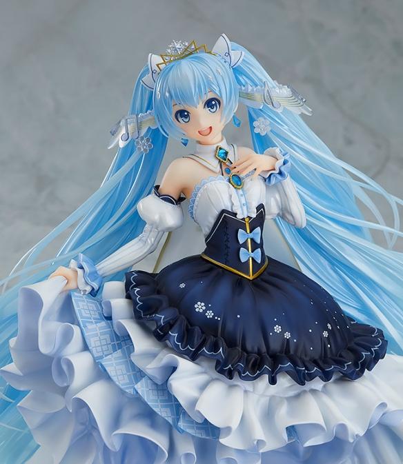 《snow miku 2019》,水蓝色调的初音身着华美公主裙,美的不可方物