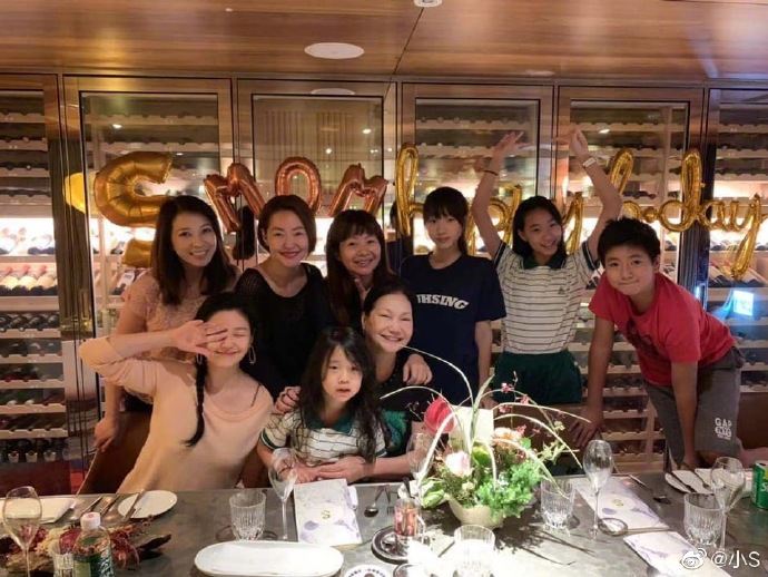 小梅近期过生日就是在他的酒店举办生日派对的.