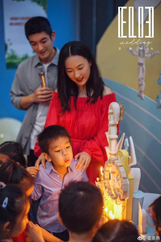 嗯哼迎六歲生日，杜江霍思燕左右親吻，一家三口同框超溫馨！ 娛樂 第5張