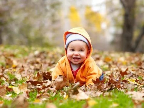 秋季给孩子穿衣，记住这4个“穿衣法则”，感冒生病少一半！