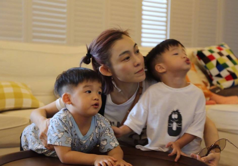 苍井空、谢娜、范玮琪等人纷纷生双胞胎,幸福