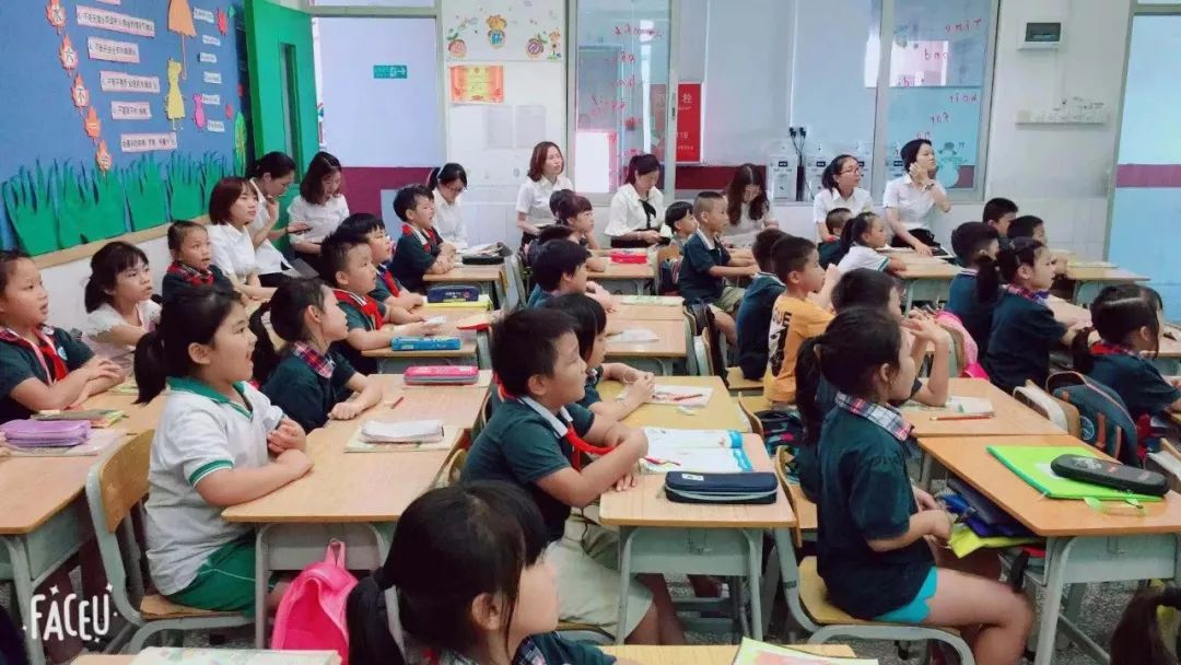 2019年 月  日上午,明珠中英文学校开展了小学英语一二年级"趣味课堂"